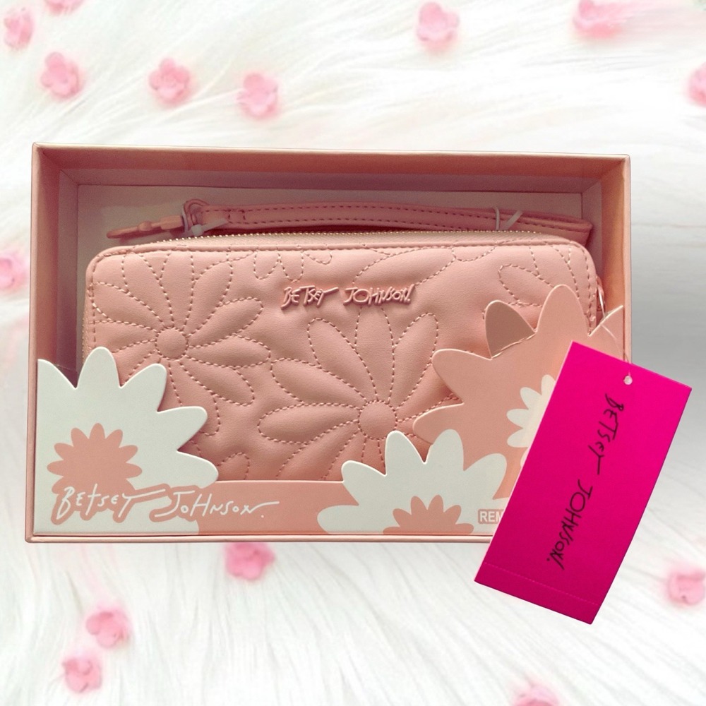 Betsey Johnson Peachy/Pink Daisy Quilted Wallet Wristlet Clip-On NWT $58 Value